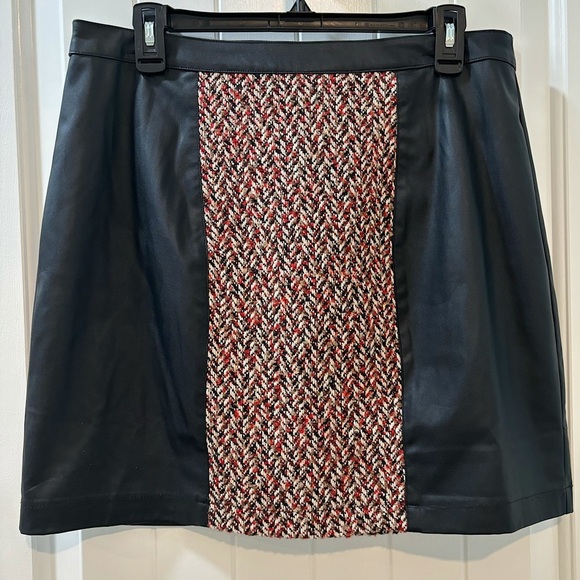 BCBG MaxAzria Faux Leather Tweed Mini Skirt Size Large Chic Preppy - Picture 1 of 5